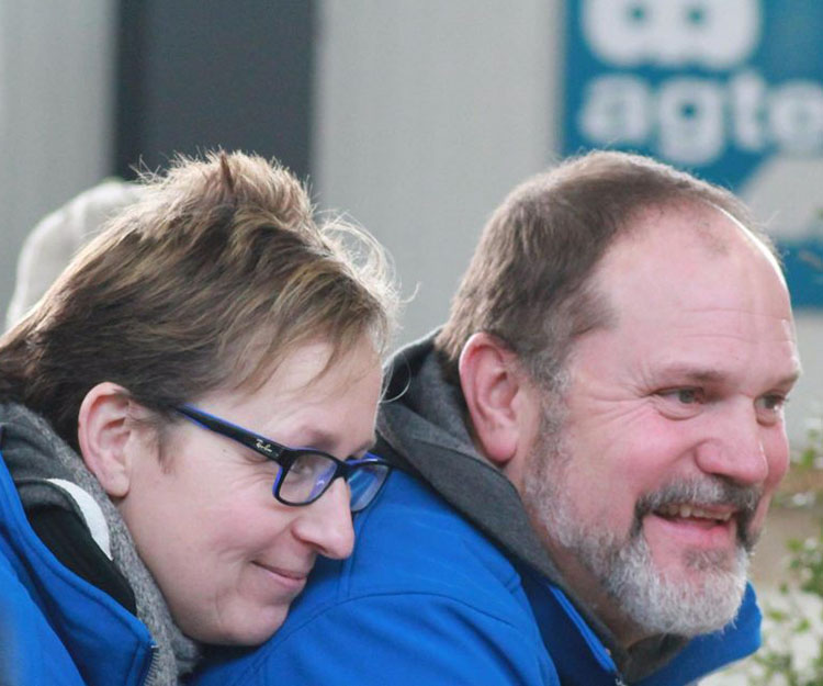 burt and els owners of something els dog school